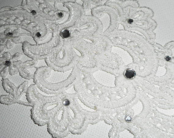 Hvit blonder seremoni halskjede med Swarovski Crystal Flower Design