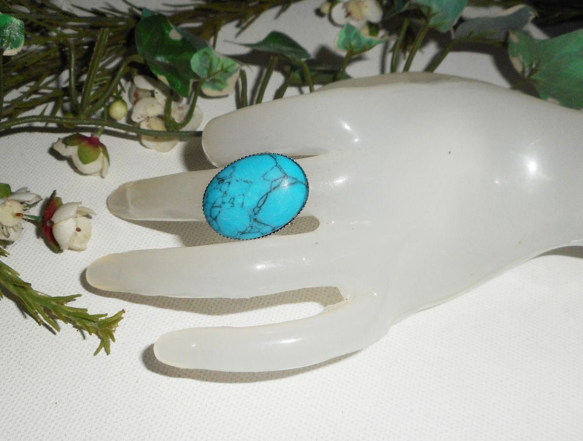 Cabochon ring med oval turquenitt stein