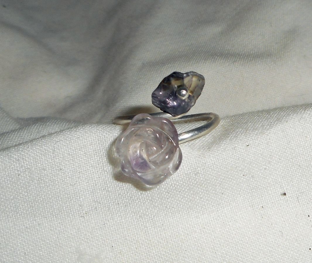 Lilla ametyst og 925 sølv blomst og stein ring