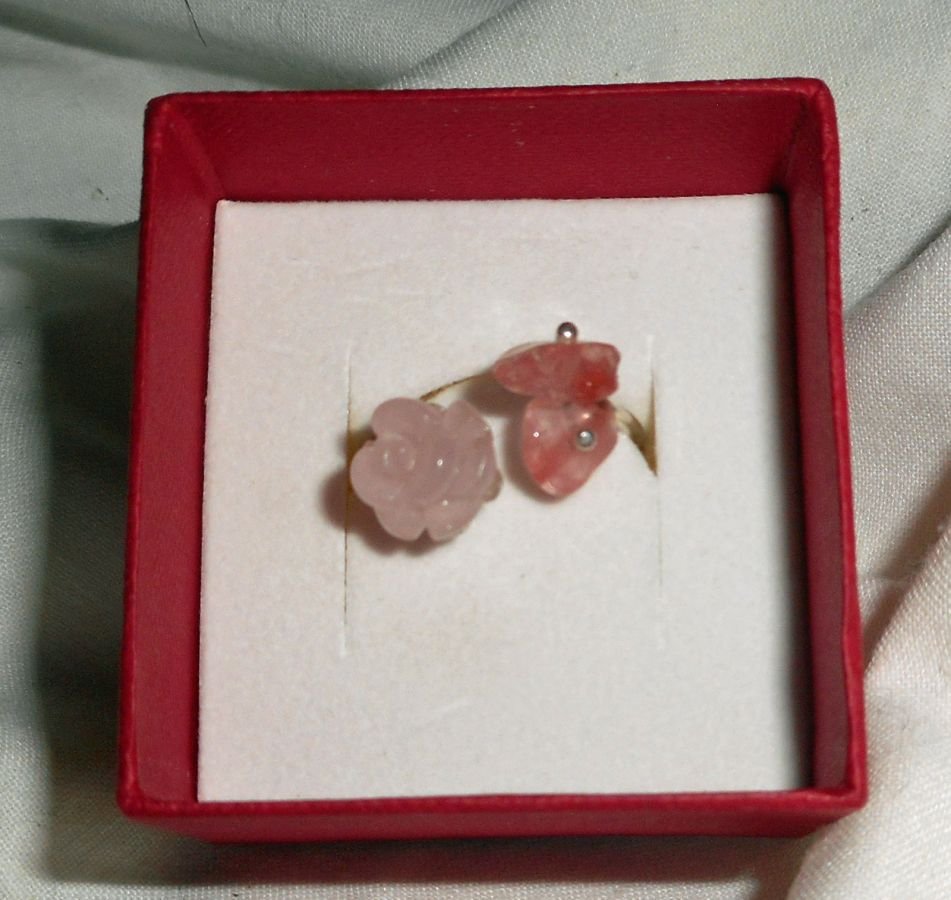 Ring med blomst og stein - rosa kvarts og sølv 925