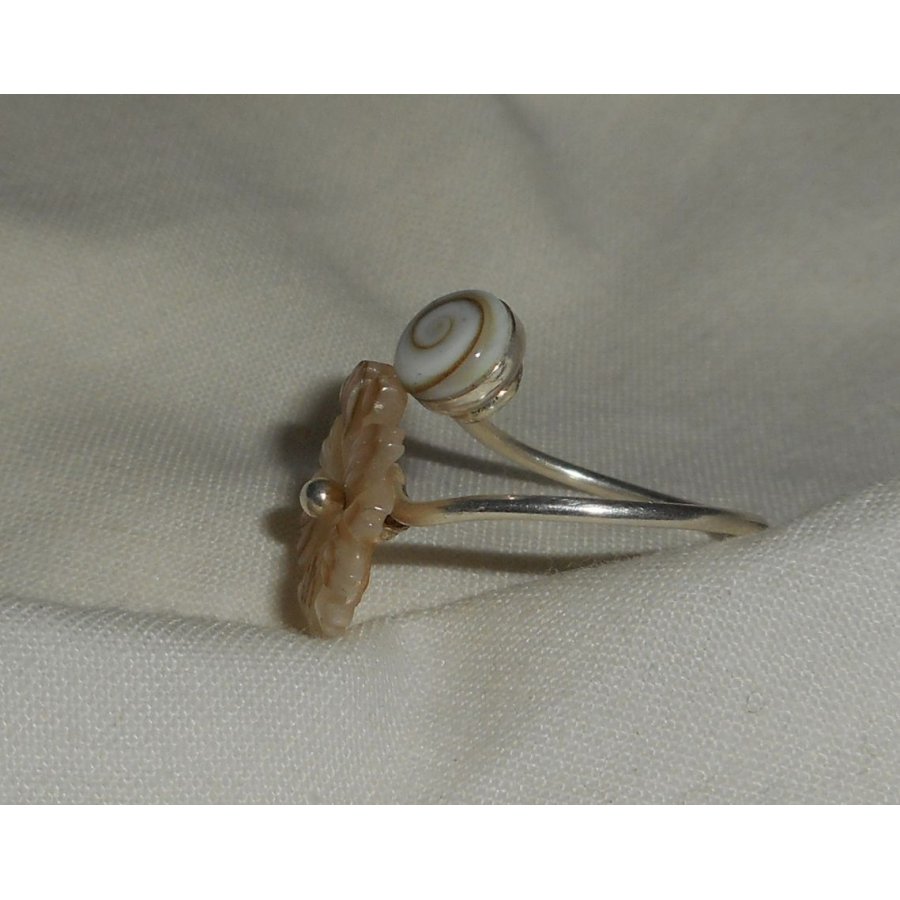 Original 925 sterling sølvring med perlemor tusenfryd og St. Lucia øye