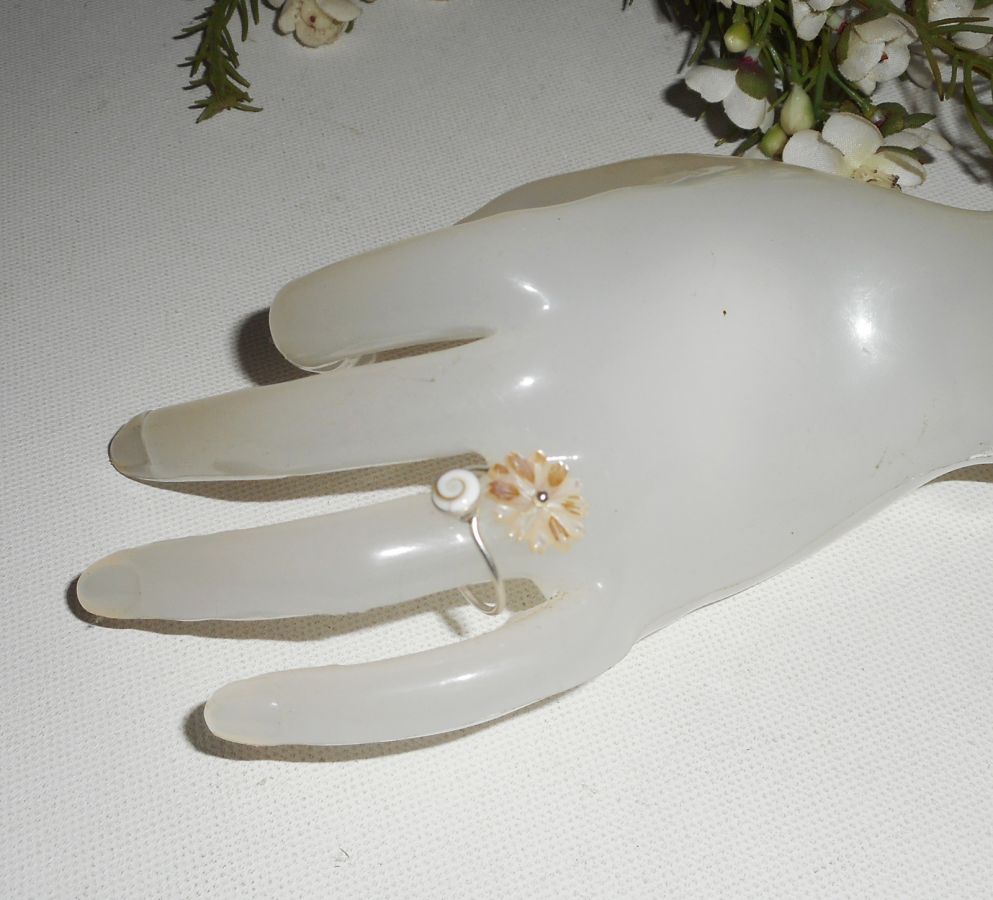 Original 925 sterling sølvring med perlemor tusenfryd og St. Lucia øye
