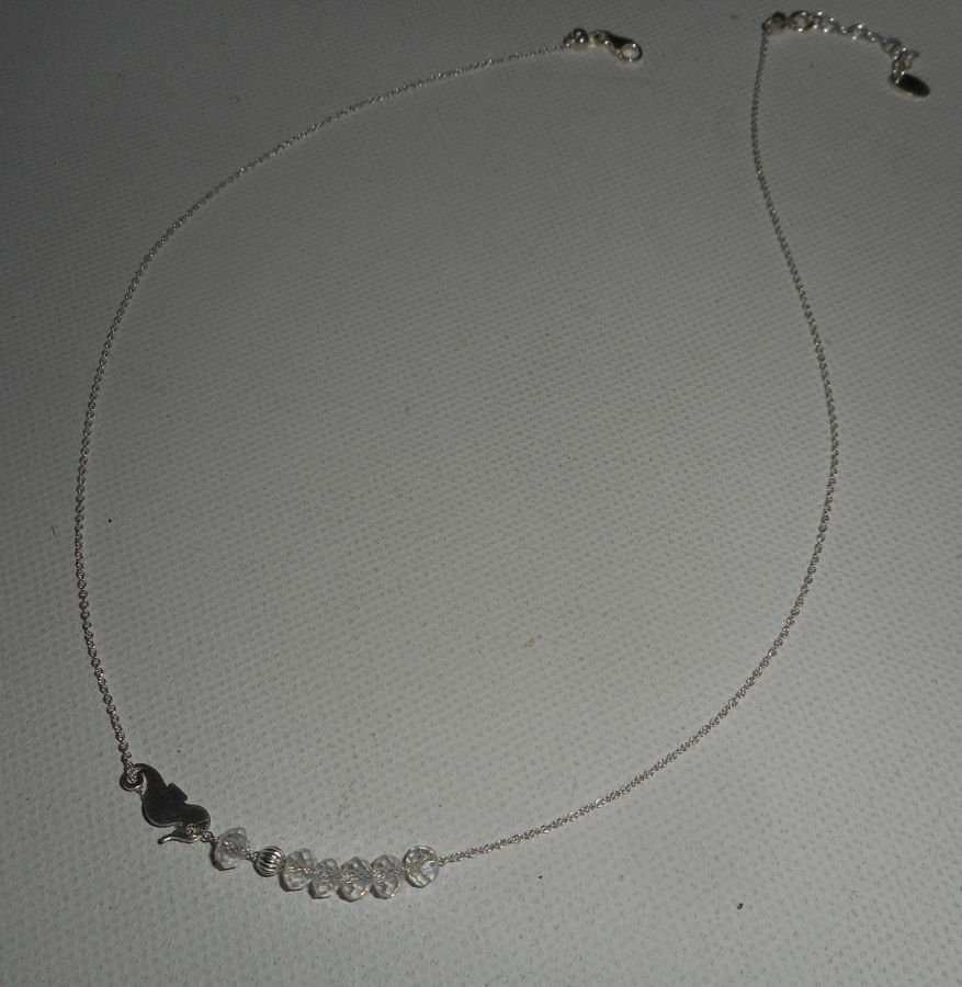 925 sølv choker halskjede med liten sjøhest og krystall perler